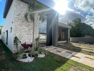 Casa Condom�nio 3 su�tes Piscina Privativa Jacu�pe P� Direito Duplo 